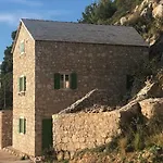 Traditional Island Murvica House Bol