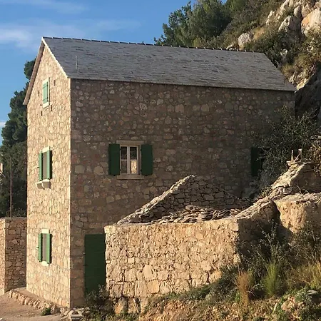 Traditional Island Murvica House Bol