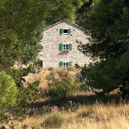Traditional Island Murvica House Bol